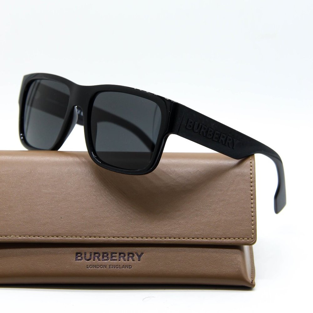 NEW BURBERRY BE4358 KNIGHT 300187 BLACK GREY AUTHENTIC SUNGLASSES W/CASE 57-18